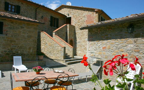 Casa Antica: Bloem, Fabriek, Eigendom, Venster, Gebouw, Meubilair, Lucht, Bloempot, Verlichting, Architectuur