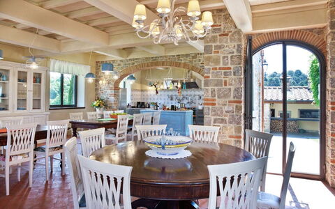 Villa Sant' Angelo: Eigendom, Gebouw, Kamer, Meubilair, Onroerend Goed, Interieur Ontwerp, Huis, Landgoed, Eetkamer, Huis