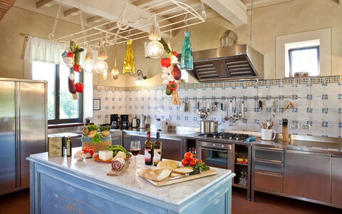 Villa Sant' Angelo: Countertop, Keuken, Kamer, Meubilair, Cabinetry, Eigendom, Interieur Ontwerp, Gebouw, Plafond, Interieur Ontwerp