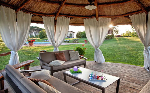 Villa Sant' Angelo: Eigendom, Kamer, Meubilair, Toevlucht, Interieur Ontwerp, Gebouw, Huis, Onroerend Goed, Villa, Tafel