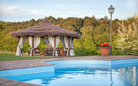 Villa Sant' Angelo: Zwembad, Eigendom, Gebouw, Huis, Toevlucht, Vrije Tijd, Onroerend Goed, Vakantie, Water, Boom