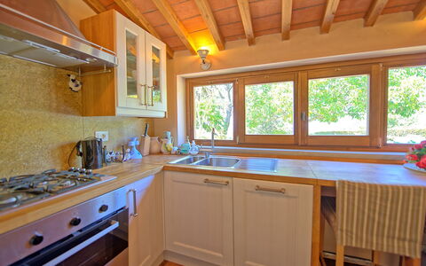 Gellino: Countertop, Eigendom, Kamer, Keuken, Meubilair, Cabinetry, Gebouw, Huis, Plafond, Interieur Ontwerp