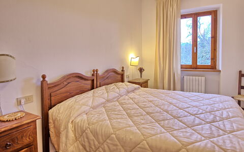Villa Lorenzo: Slaapkamer, Bed, Kamer, Meubilair, Eigendom, Laken, Bed Frame, Bedding, Matras, Dekbedovertrek
