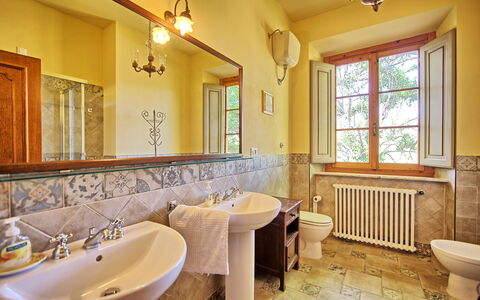 Casale Ambra: Badkamer, Kamer, Eigendom, Interieur Ontwerp, Gebouw, Onroerend Goed, Huis, Huis, Landgoed, Verdieping