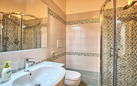 Vittoriana: Badkamer, Eigendom, Kamer, Interieur Ontwerp, Tegel, Onroerend Goed, Gebouw, Loodgieterswerkinrichting, Architectuur, Huis