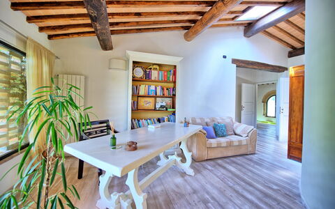 Villa Diletta: Eigendom, Kamer, Gebouw, Interieur Ontwerp, Meubilair, Plafond, Huis, Verdieping, Onroerend Goed, Woonkamer