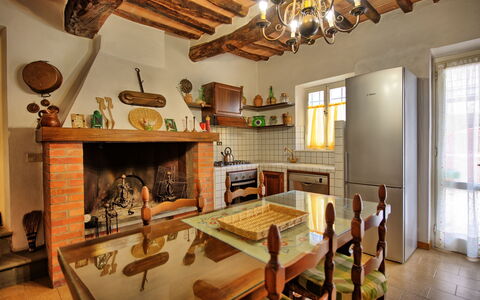 Villa Buonaparte: Kamer, Plafond, Eigendom, Interieur Ontwerp, Gebouw, Meubilair, Huis, Woonkamer, Huis, Onroerend Goed