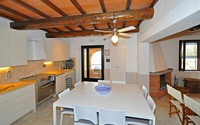 Mitzi 3: Eigendom, Kamer, Gebouw, Meubilair, Huis, Plafond, Interieur Ontwerp, Onroerend Goed, Eetkamer, Tafel