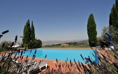Villa_Paradiso_outside_view_pool