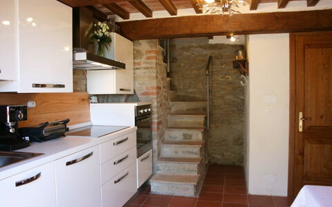 La Casina del Bosco: Countertop, Kamer, Eigendom, Gebouw, Meubilair, Keuken, Cabinetry, Huis, Verdieping, Interieur Ontwerp