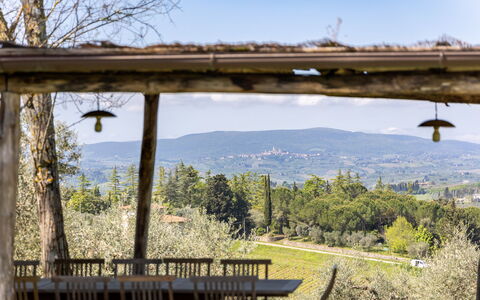Villa Ferdinando: Zonlicht, Schaduw, Buitenmeubels, Landscaping, Outdoor Structuur, Veranda, Buitentafel, Eco Hotel, Pergola