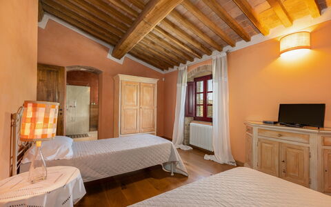 Villa Ferdinando: Meubilair, Muur, Hout, Interieur Ontwerp, Slaapkamer, Bed, Flooring, Verdieping, Plafond, Huis