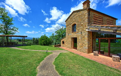 Villa Ferdinando: Wolk, Lucht, Eigendom, Fabriek, Natuurlijk Landschap, Boom, Land Lot, Gras, Landschap, Woongebied