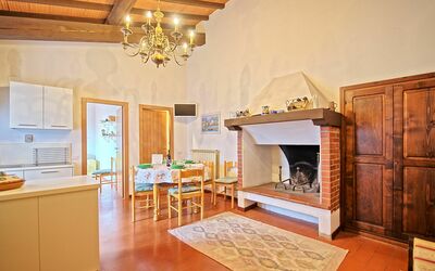 Ciclamini 2: Kamer, Eigendom, Meubilair, Interieur Ontwerp, Gebouw, Woonkamer, Fireplace, Plafond, Huis, Haard