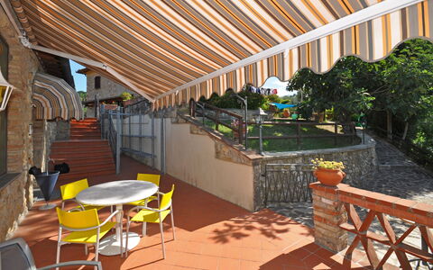 Poggiluglio: Eigendom, Gebouw, Patio, Onroerend Goed, Kamer, Huis, Veranda, Backyard, Schaduw, Dak