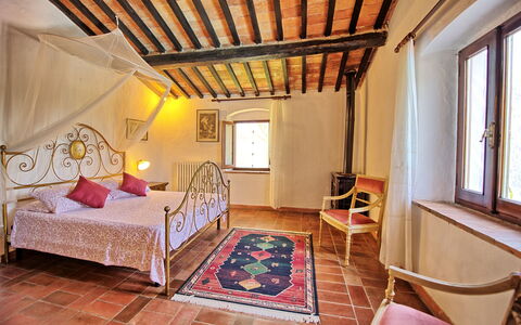 Villa Campogialli: Kamer, Eigendom, Slaapkamer, Meubilair, Bed, Gebouw, Interieur Ontwerp, Plafond, Huis, Laken