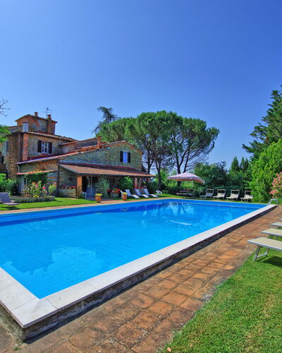 Villa Campogialli: Zwembad, Eigendom, Landgoed, Onroerend Goed, Huis, Huis, Gebouw, Gras, Villa, Woongebied