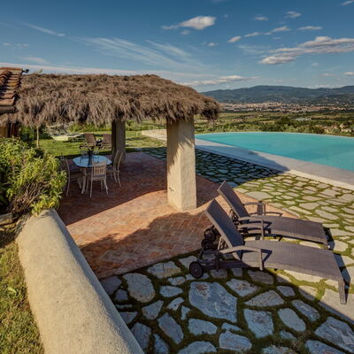 Villa Agazzi: Eigendom, Natuurlijk Landschap, Onroerend Goed, Lucht, Landgoed, Huis, Azure, Zwembad, Huis, Gebouw