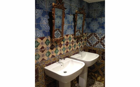 Villa Quattro Mori: Eigendom, Kamer, Badkamer, Wastafel In De Badkamer, Tegel, Muur, Bidet, Interieur Ontwerp, Loodgieterswerkinrichting, Ceramic