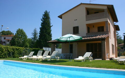 Casa Clementina: Water, Fabriek, Gebouw, Lucht, Zwembad, Schaduw, Venster, Buitenmeubels, Huis, Boom