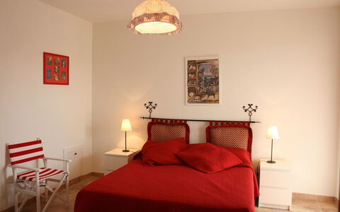Casa Clementina: Slaapkamer, Kamer, Meubilair, Bed, Eigendom, Rood, Interieur Ontwerp, Laken, Bed Frame, Bedding