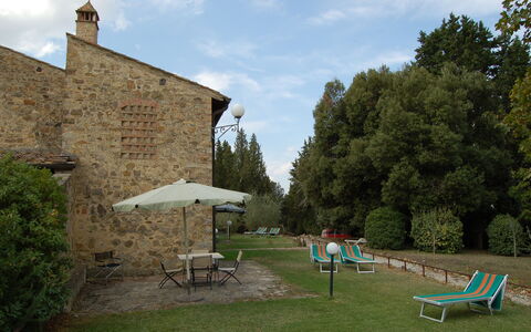 Appartamento Beatrice: Eigendom, Werf, Huis, Verblijf, Backyard, Boom, Gebouw, Gras, Tuin, Landelijk Gebied