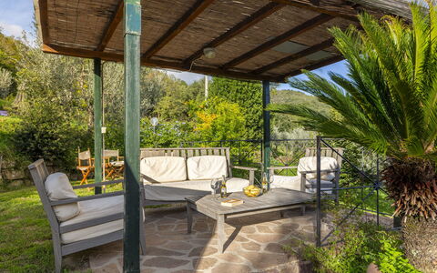 Bigiolo a Melazzano: Fabriek, Eigendom, Meubilair, Plantkunde, Schaduw, Boom, Buitenmeubels, Lucht, Vrije Tijd, Landschap