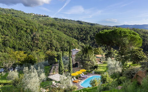 Bigiolo a Melazzano: Wolk, Fabriek, Lucht, Berg, Natuurlijk Landschap, Boom, Land Lot, Hoogland, Zwemwater, Landschap