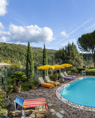 Bigiolo a Melazzano: Water, Wolk, Fabriek, Lucht, Eigendom, Zwembad, Natuur, Stoel, Boom, Buitenmeubels