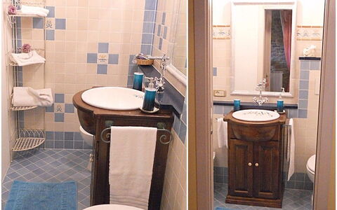 Casa Stefy: Badkamer, Kamer, Eigendom, Badkamerkast, Toilet, Loodgieterswerkinrichting, Badkamer Accessoire, Interieur Ontwerp, Meubilair, Wc Bril