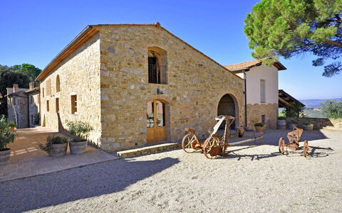 Arturo: Eigendom, Huis, Gebouw, Onroerend Goed, Lucht, Landelijk Gebied, Huis, Vakantie, Landgoed, Toerisme