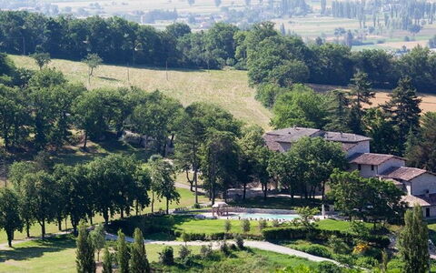 Villa Gubbio: Natuurlijk Landschap, Boom, Heuvel Station, Woongebied, Landschap, Lucht, Landelijk Gebied, Gras, Landgoed, Heuvel