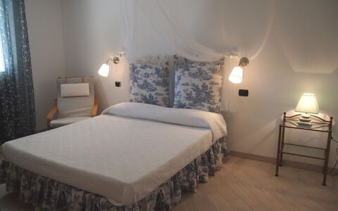 Villa Dei Cipressi: Slaapkamer, Bed, Meubilair, Kamer, Eigendom, Bed Frame, Matras, Laken, Interieur Ontwerp, Matras