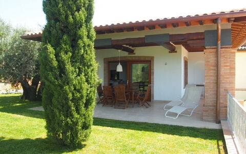 Villa Dei Cipressi: Eigendom, Huis, Gebouw, Onroerend Goed, Pergola, Gras, Boom, Villa, Huis, Backyard