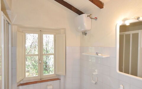 Casamare: Badkamer, Eigendom, Kamer, Plafond, Huis, Interieur Ontwerp, Gebouw, Daylighting, Huis, Verdieping