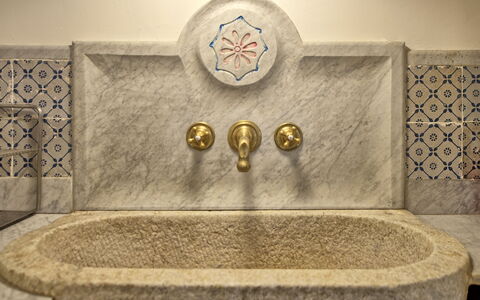 Villa Nova: Interieur Ontwerp, Rechthoek, Font, Water, Symmetrie, Fontein, Metaal, Waterpartij, Flooring