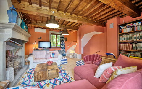 Villa Nova: Eigendom, Fotolijst, Gebouw, Hout, Woonkamer, Venster, Onroerend Goed, Lamp, Vrije Tijd, Straal