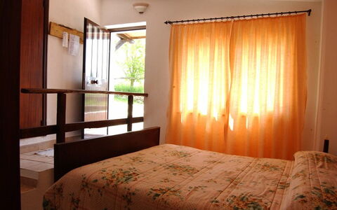 Funghi 2: Slaapkamer, Kamer, Bed, Eigendom, Meubilair, Gordijn, Interieur Ontwerp, Venster Behandeling, Bed Frame, Laken