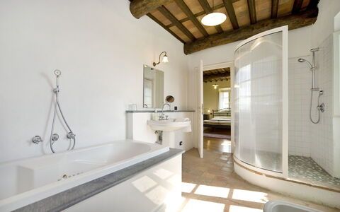 Teto: Eigendom, Kamer, Badkamer, Interieur Ontwerp, Gebouw, Huis, Plafond, Architectuur, Verdieping, Landgoed