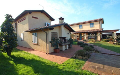 Casa Daniela: Woongebied, Huis, Dak, Struik, Huis, Tuin, Landgoed, Hacienda, Landscaping, Werf