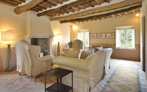 Angeloni: Eigendom, Woonkamer, Kamer, Meubilair, Gebouw, Interieur Ontwerp, Plafond, Onroerend Goed, Huis, Straal