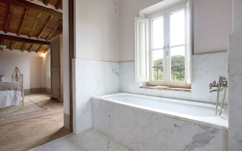 Angeloni: Eigendom, Kamer, Verdieping, Gebouw, Interieur Ontwerp, Badkamer, Tegel, Huis, Architectuur, Muur