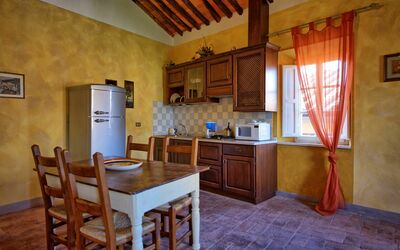 Vescovo: Kamer, Eigendom, Gebouw, Meubilair, Interieur Ontwerp, Huis, Verdieping, Onroerend Goed, Tafel, Huis