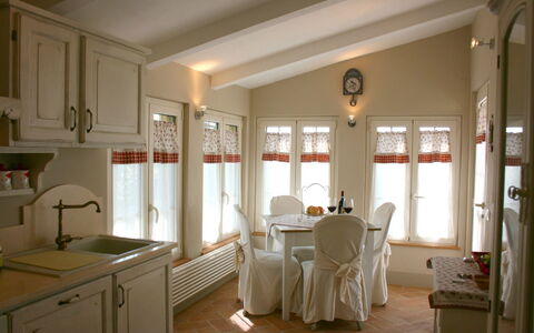 Casina Paradiso: Kamer, Eigendom, Meubilair, Interieur Ontwerp, Gebouw, Huis, Architectuur, Plafond, Keuken, Verdieping