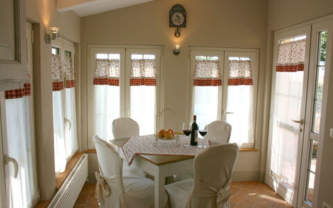 Casina Paradiso: Kamer, Eigendom, Eetkamer, Interieur Ontwerp, Gebouw, Huis, Meubilair, Onroerend Goed, Huis, Raambekleding