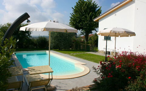 Casina Paradiso: Water, Fabriek, Wolk, Lucht, Zwembad, Paraplu, Boom, Buitenmeubels, Gebouw, Stoel