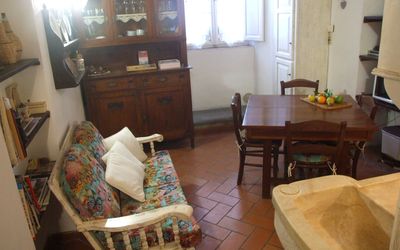 Appartamento Le Volte: Kamer, Eigendom, Meubilair, Verdieping, Woonkamer, Huis, Interieur Ontwerp, Tafel, Gebouw, Hardwood