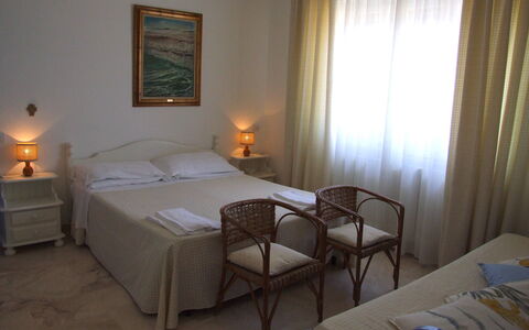 Appartamento - Le Finestre: Slaapkamer, Bed, Meubilair, Kamer, Eigendom, Bed Frame, Verdieping, Laken, Muur, Matras