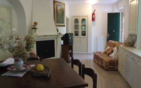 Villa La Quercia: Eigendom, Kamer, Meubilair, Gebouw, Interieur Ontwerp, Woonkamer, Huis, Verdieping, Onroerend Goed, Tafel