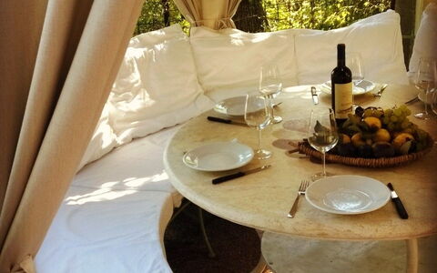 Villa La Quercia: Eigendom, Kamer, Interieur Ontwerp, Tafel, Meubilair, Huis, Restaurant, Eetkamer, Ontbijt, Huis